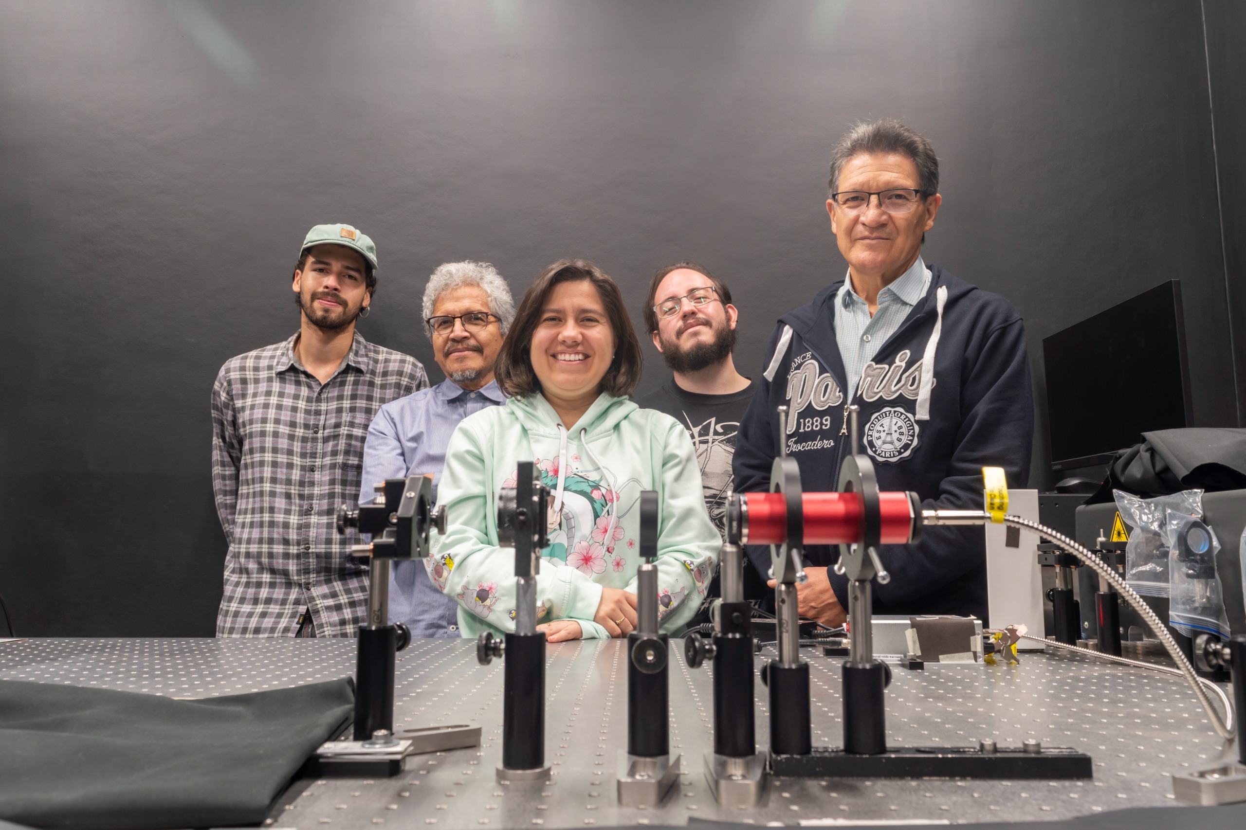 Investigadores internacionales fortalecen la cooperación científica en tecnologías cuánticas